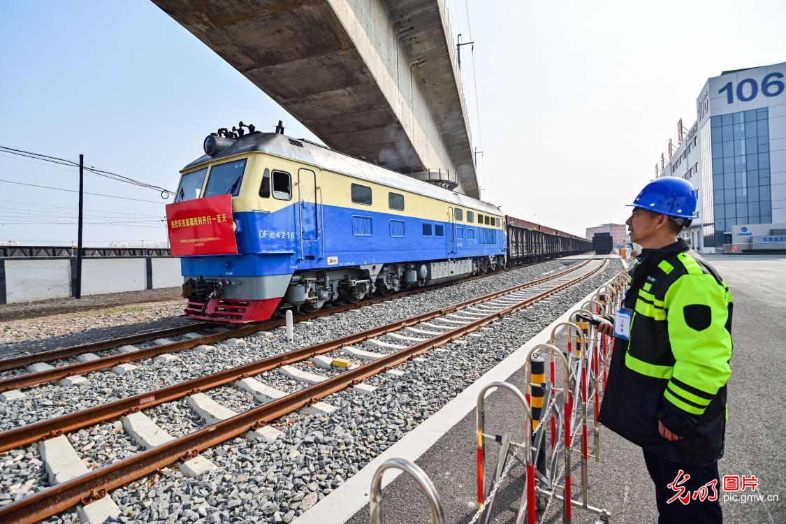“冀疆班列”安全开行满百日 “冀疆班列”安全开行满百日
