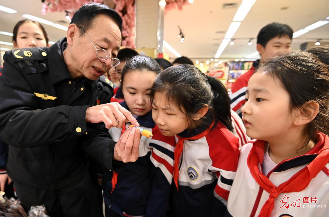 沉浸式体验消费场景 筑牢青少年维权屏障