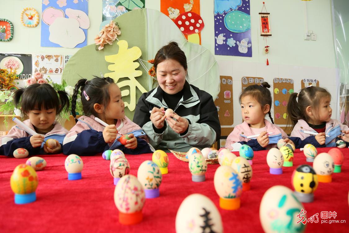 萌娃迎春分 民俗添童趣