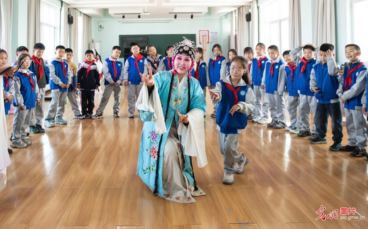 戏剧进校园 传统文化“活”在课堂 戏剧进校园 传统文化“活”在课堂