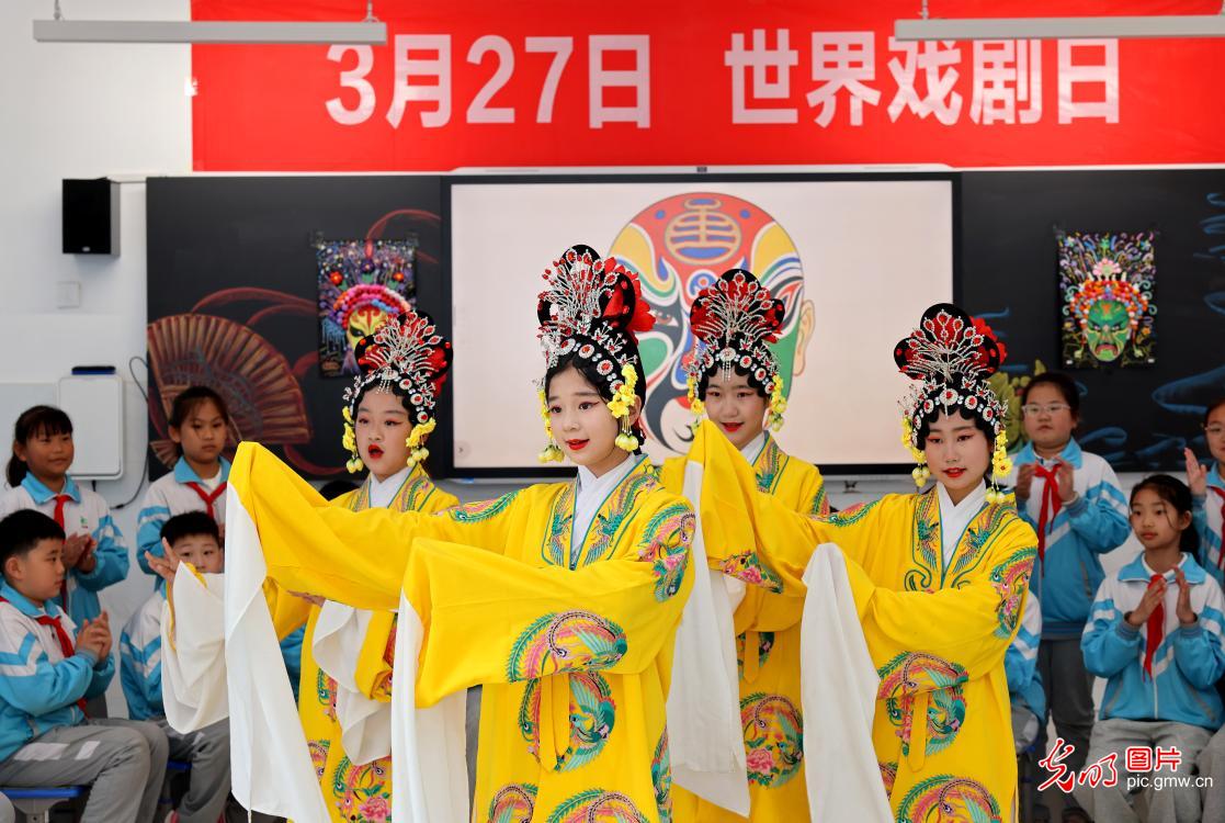 戏剧进校园 传统文化“活”在课堂 戏剧进校园 传统文化“活”在课堂