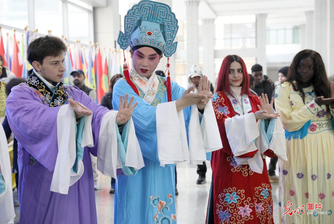 戏剧进校园 传统文化“活”在课堂 戏剧进校园 传统文化“活”在课堂