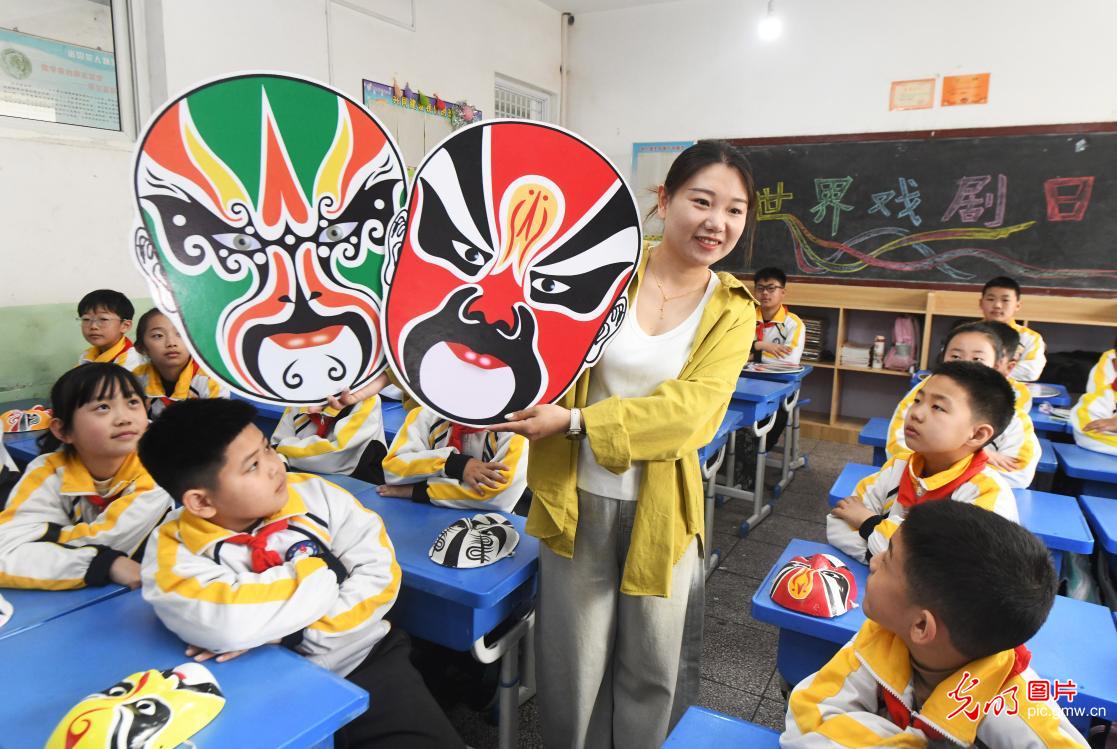 戏剧进校园 传统文化“活”在课堂 戏剧进校园 传统文化“活”在课堂