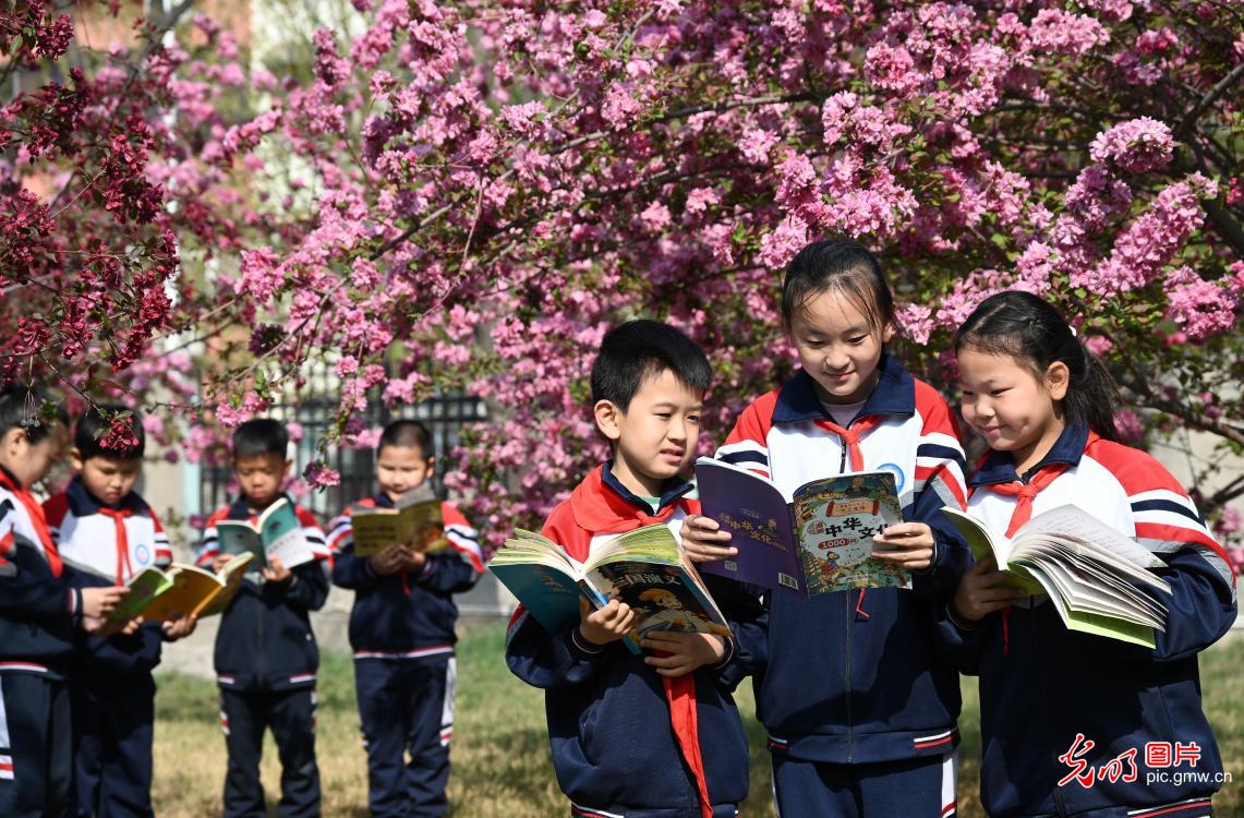 书香溢校园 阅读伴成长