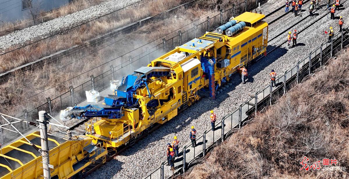大秦铁路开始春季集中修施工