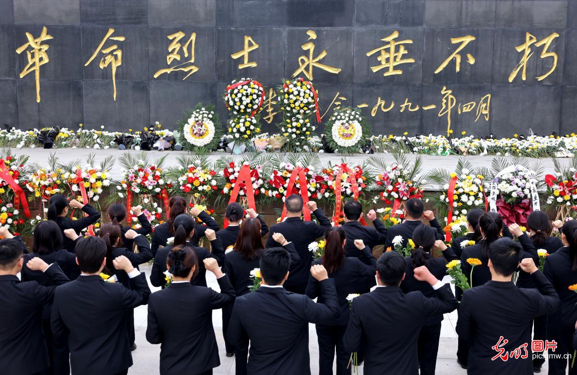清明寄哀思 英烈永铭记 清明寄哀思 英烈永铭记