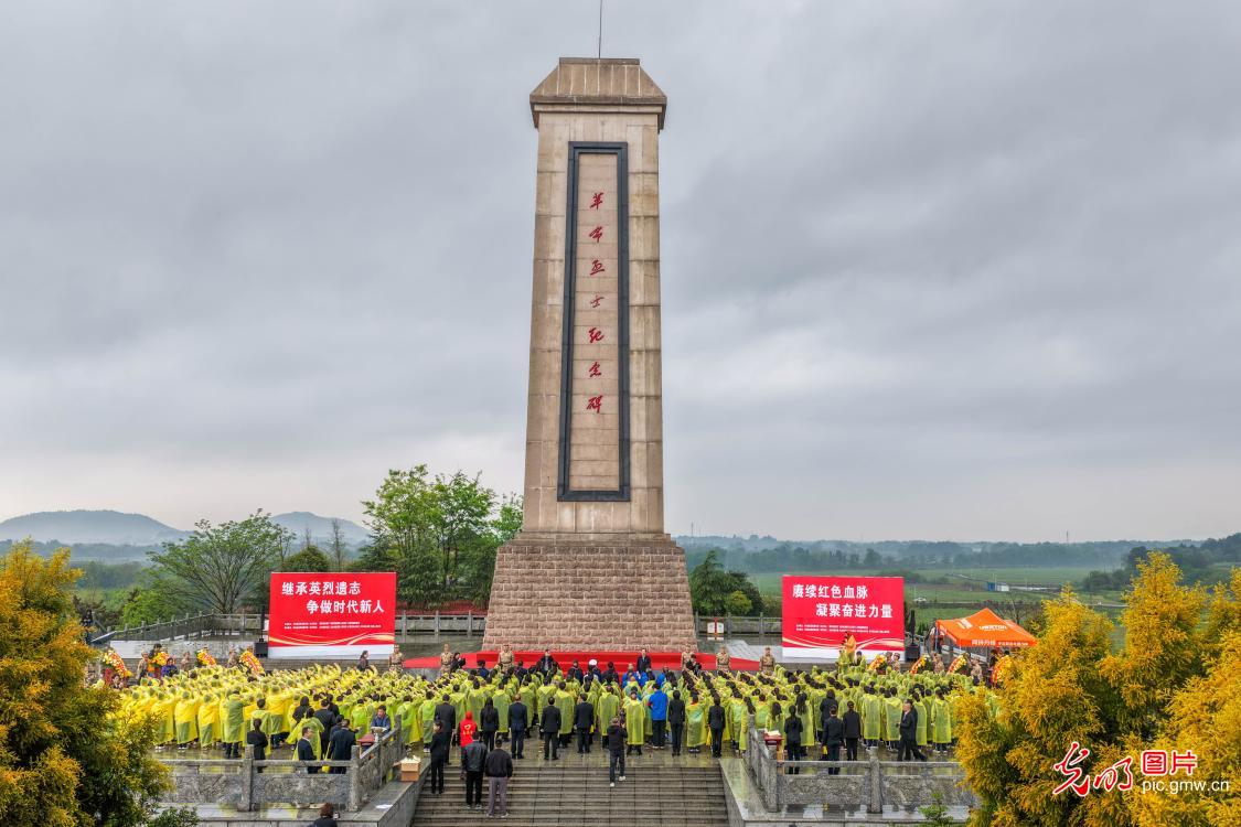 清明寄哀思 英烈永铭记 清明寄哀思 英烈永铭记