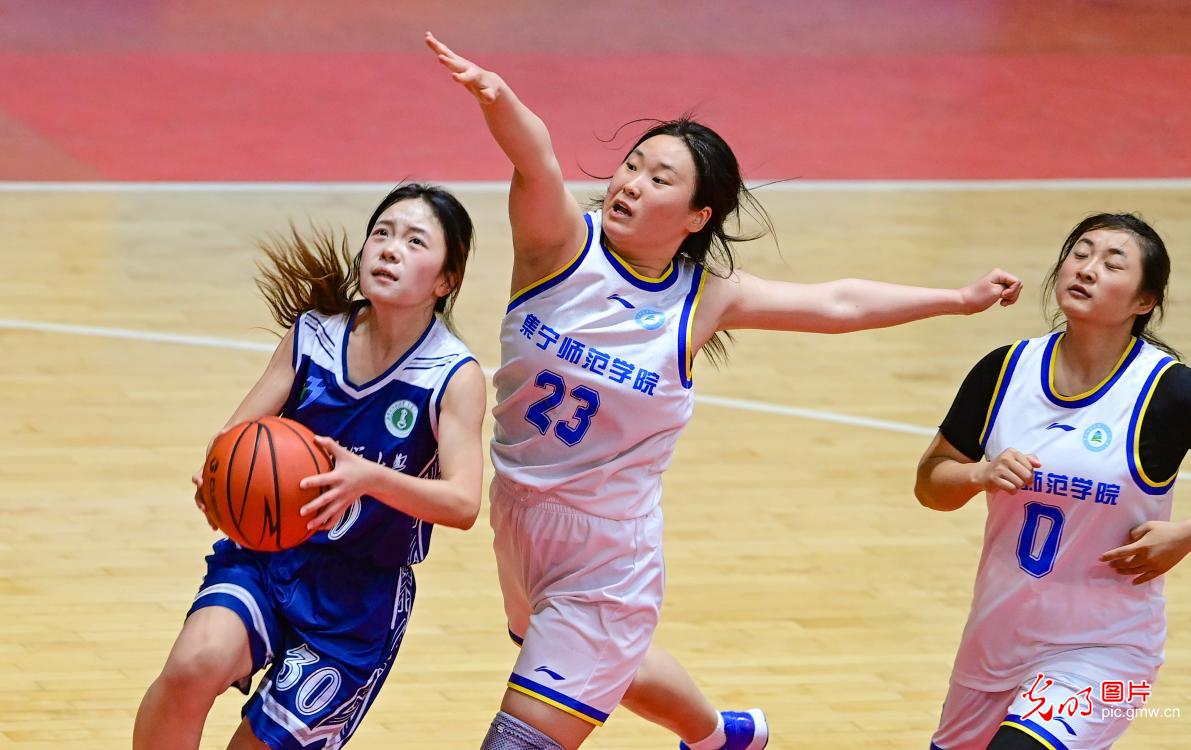 内蒙古第十三届大学生运动会篮球比赛举行