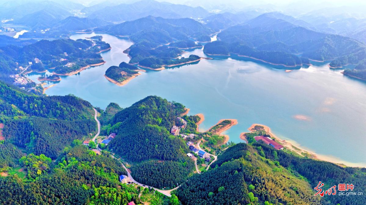 绿水青山 美景如画