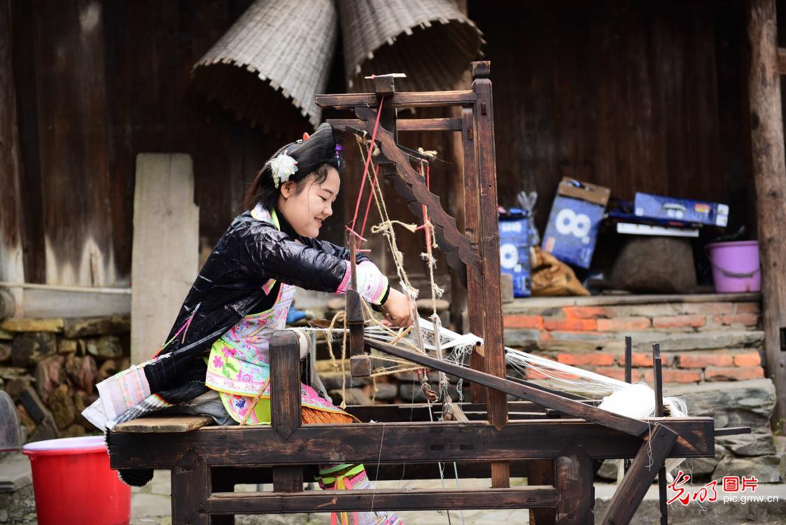 巧手绣非遗 技能促增收 巧手绣非遗 技能促增收