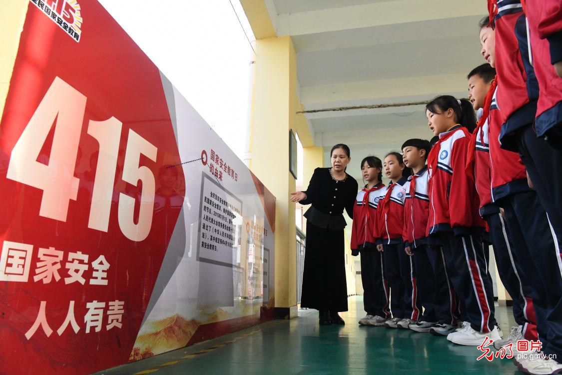 各地开展形式多样的活动迎接第十一个全民国家安全教育日