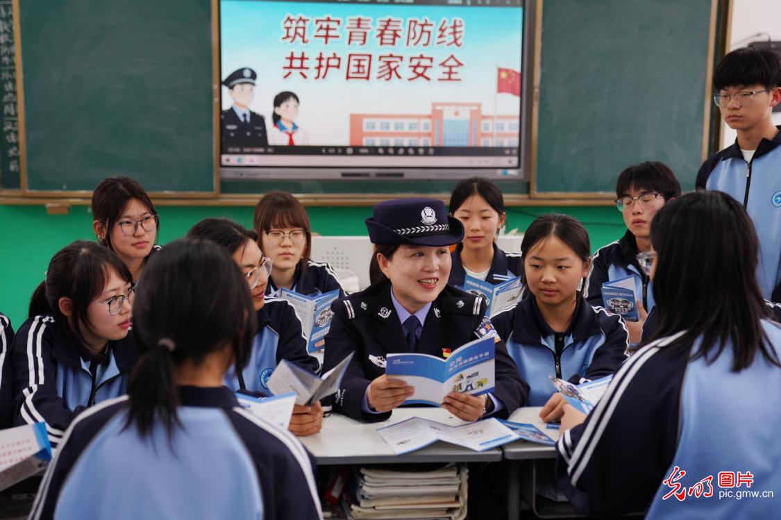 各地开展形式多样的活动迎接第十一个全民国家安全教育日