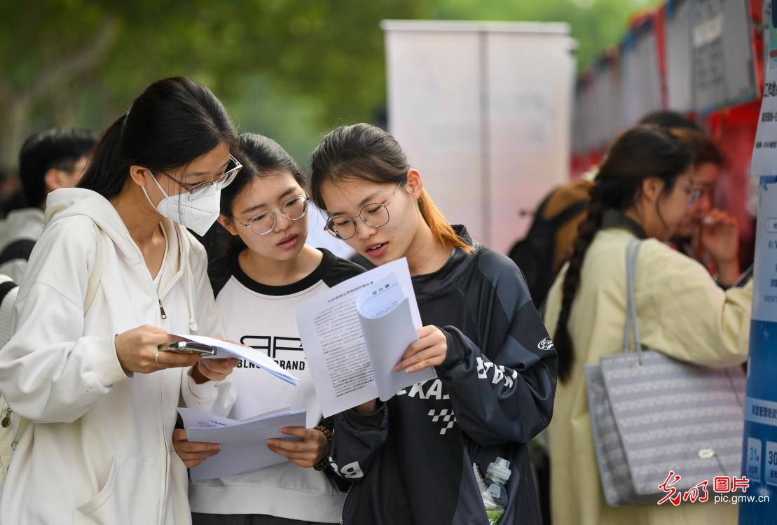 校园双选会促就业 校园双选会促就业