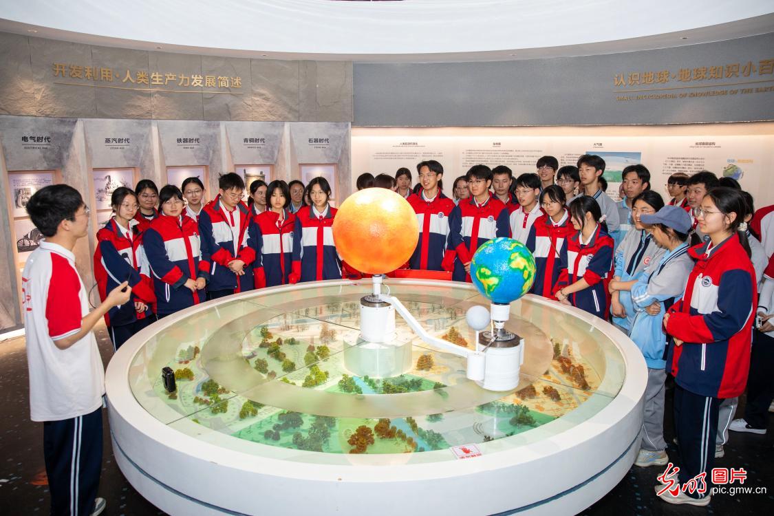 共筑生态梦 守护地球家 共筑生态梦 守护地球家