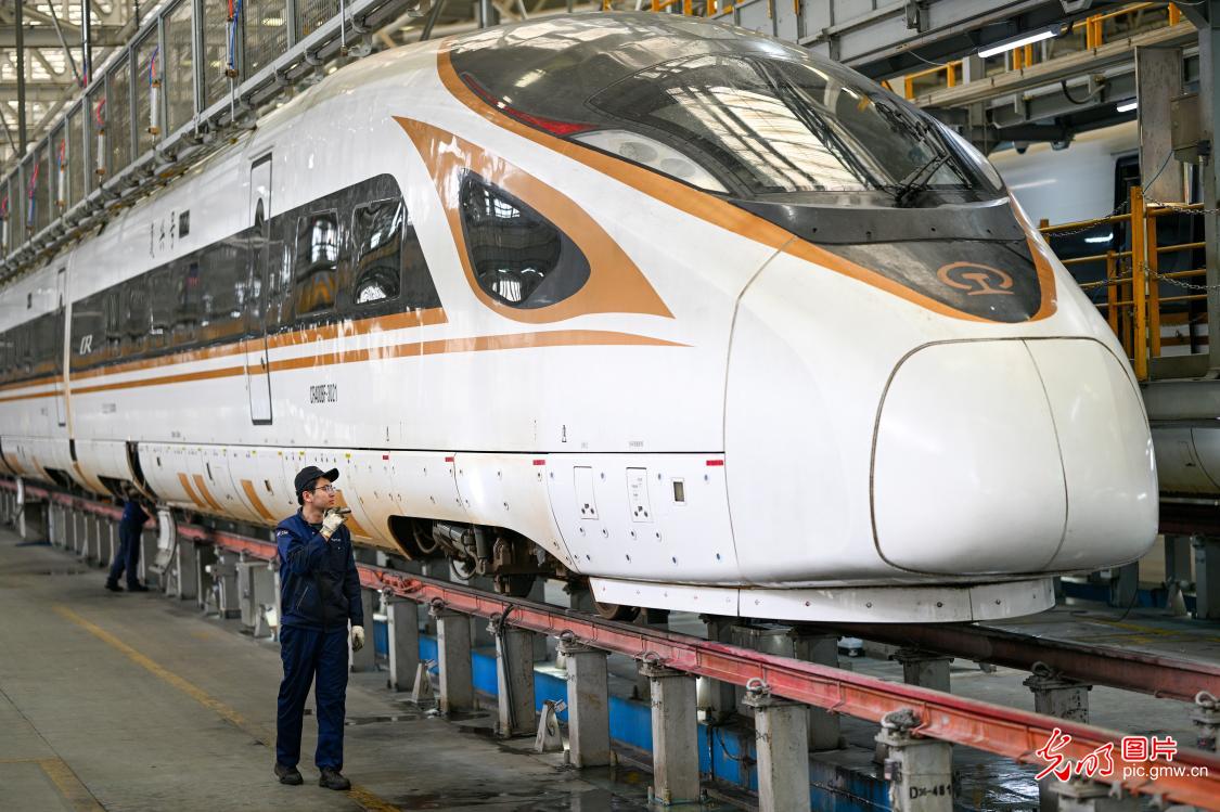 检修动车保障“五一”假期铁路运输