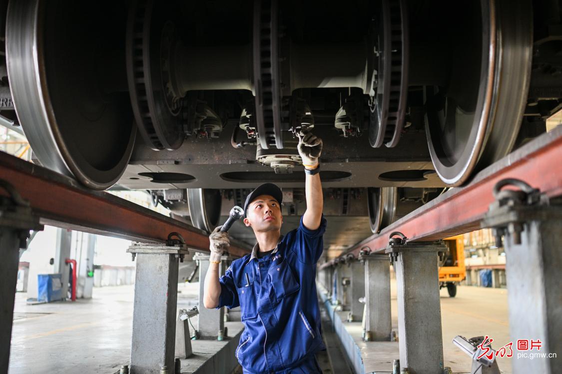 检修动车保障“五一”假期铁路运输