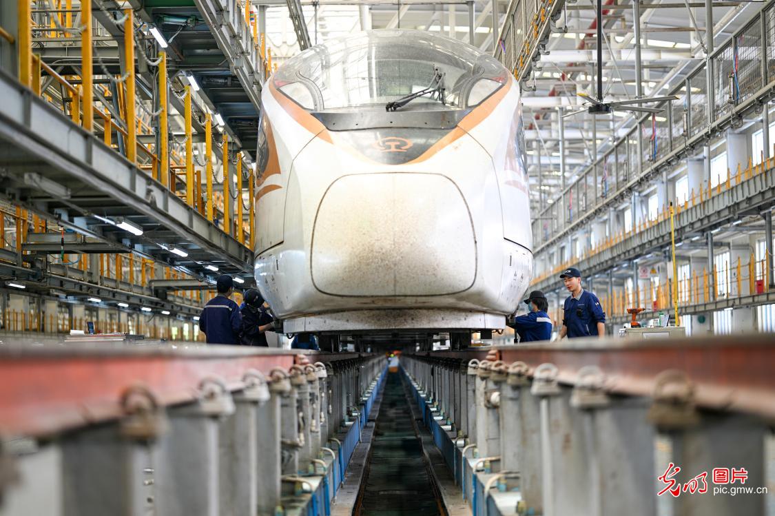 检修动车保障“五一”假期铁路运输