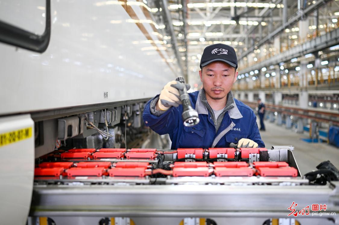 检修动车保障“五一”假期铁路运输