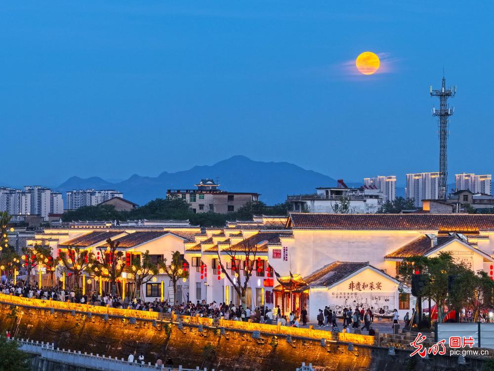 假日文旅聚烟火 夜经济绽放活力