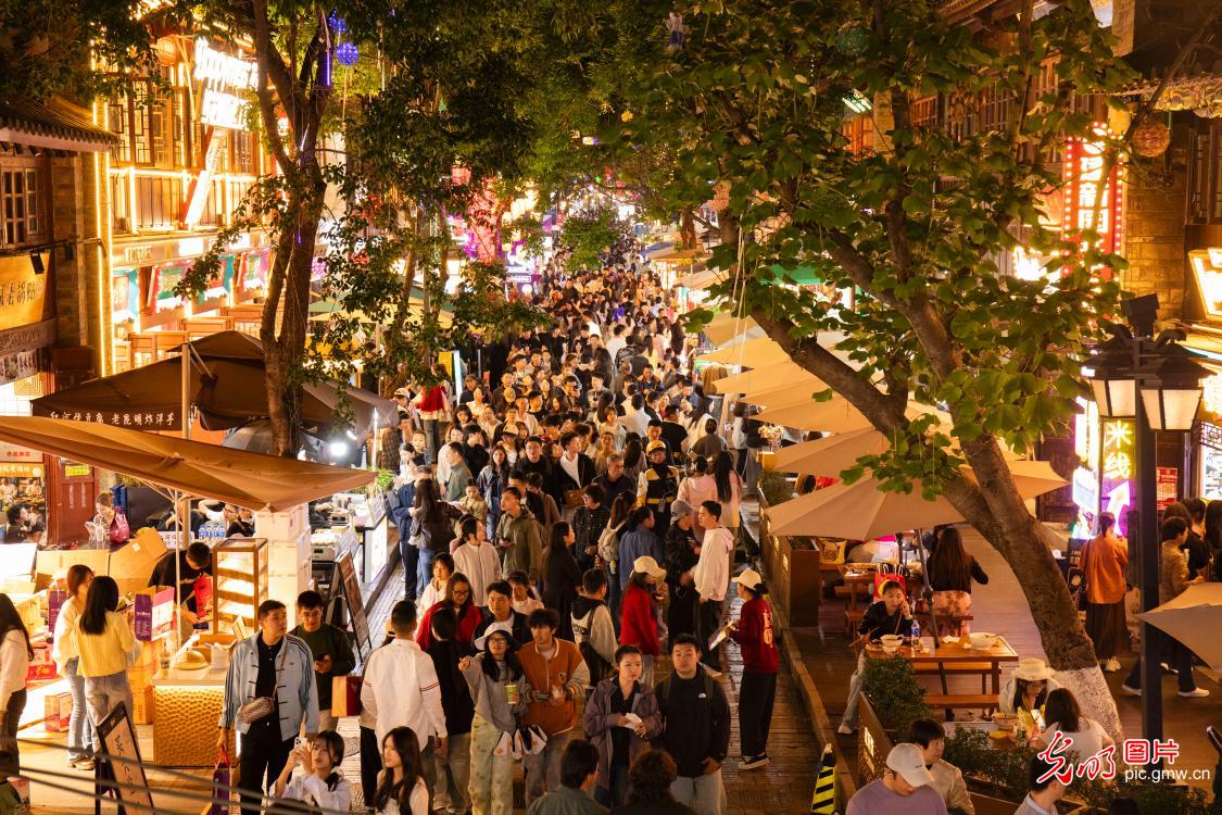 假日文旅聚烟火 夜经济绽放活力