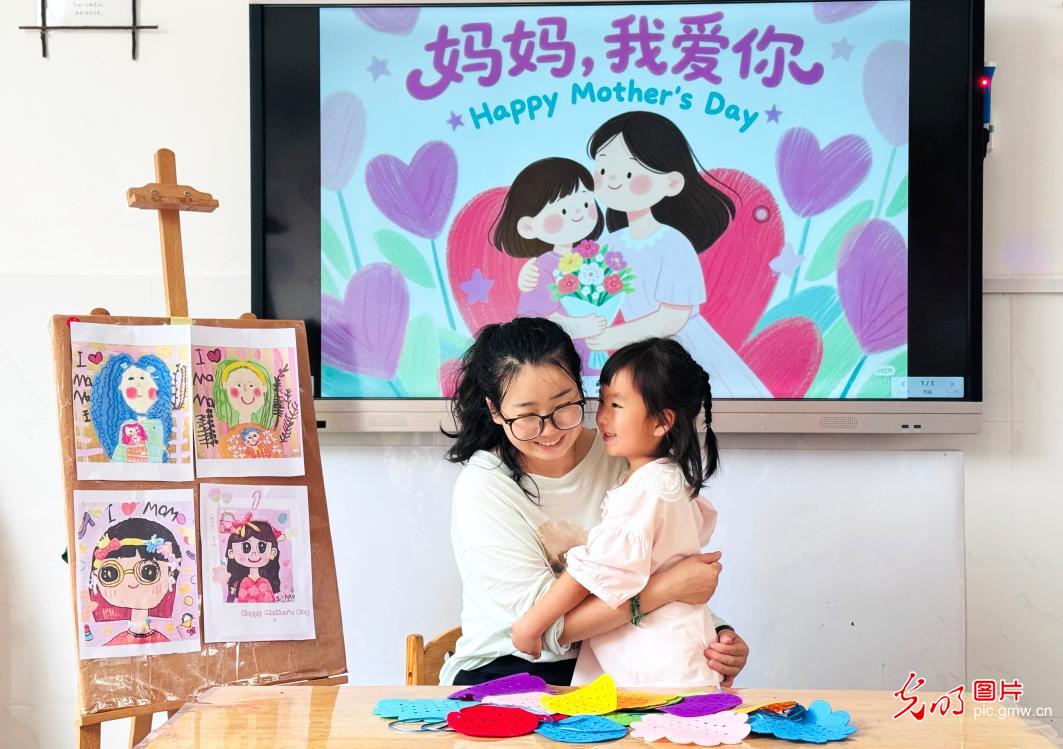 温情相伴母亲节 多彩活动颂母爱 温情相伴母亲节 多彩活动颂母爱