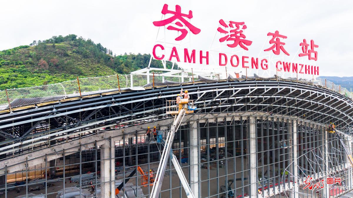 高铁站建设正酣 高铁站建设正酣