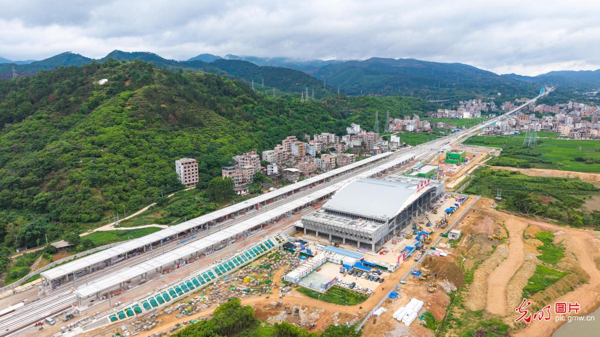 高铁站建设正酣 高铁站建设正酣
