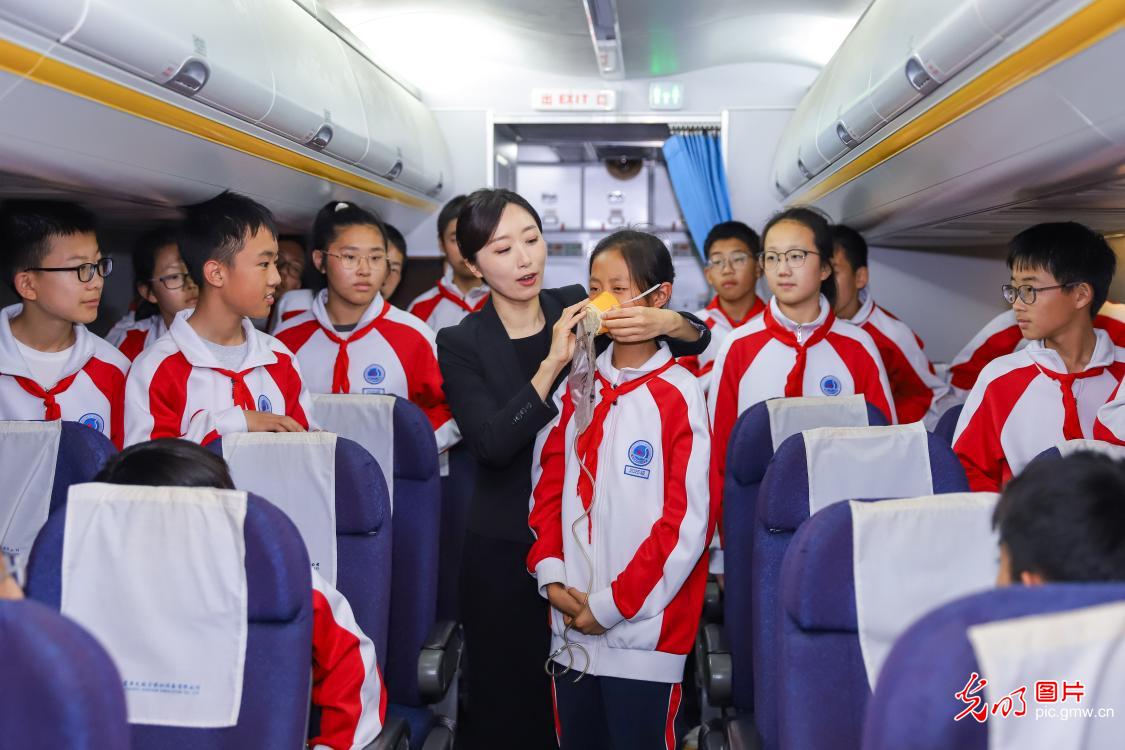 探索航空奥秘 点亮科学梦想 探索航空奥秘 点亮科学梦想
