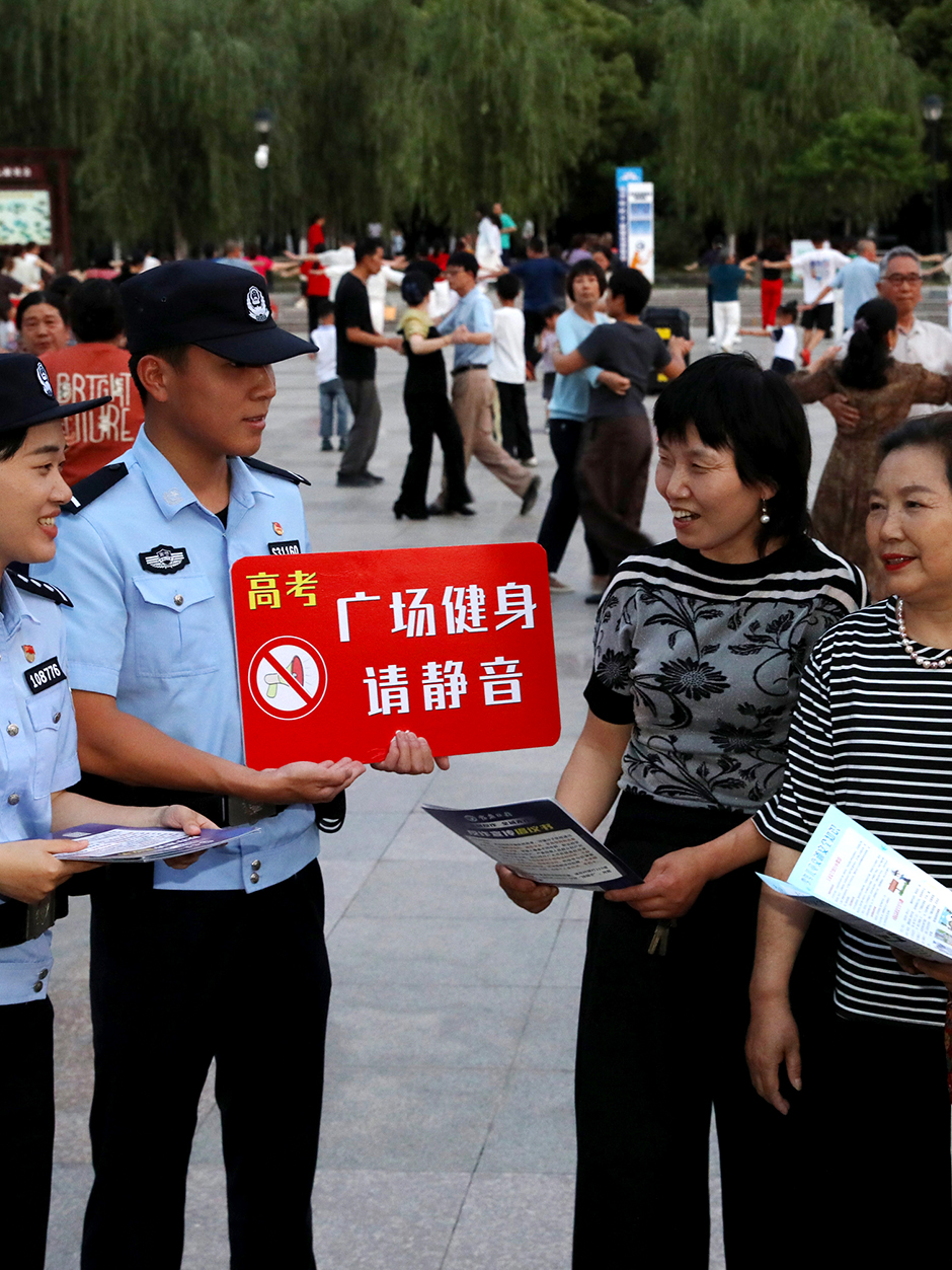 【聚焦高考 逐梦今夏】暖心护航,托举学子奋力追梦 【聚焦高考 逐梦今夏】暖心护航,托举学子奋力追梦