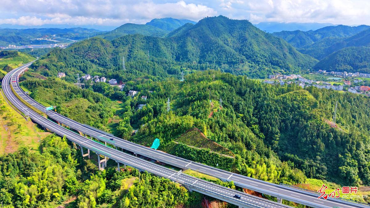 路畅景美惠民生 路畅景美惠民生