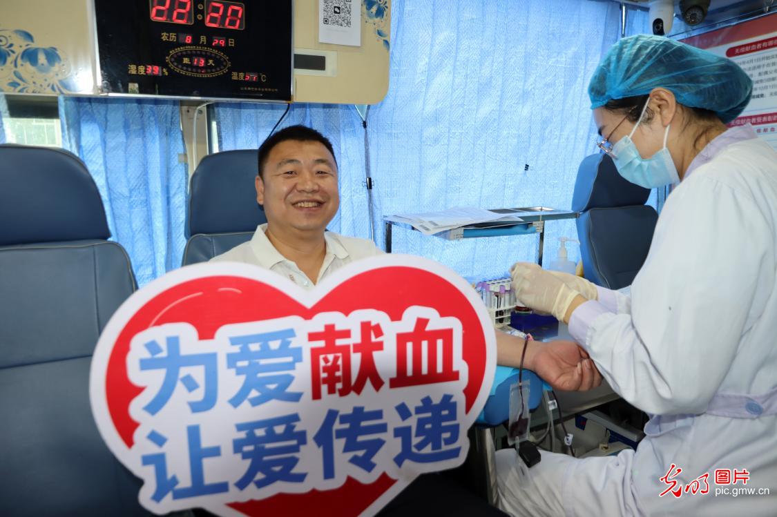 世界献血者日:无偿献血 奉献爱心 世界献血者日:无偿献血 奉献爱心