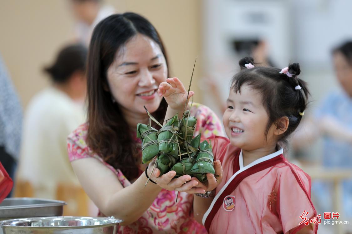 多彩活动迎端午 传统民俗焕发新机
