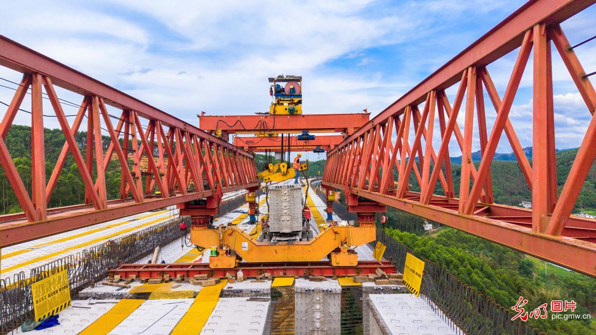 完善路网布局 深化湾区协同
