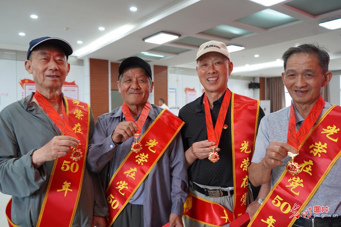 党旗高扬庆华诞 初心如磐启新程