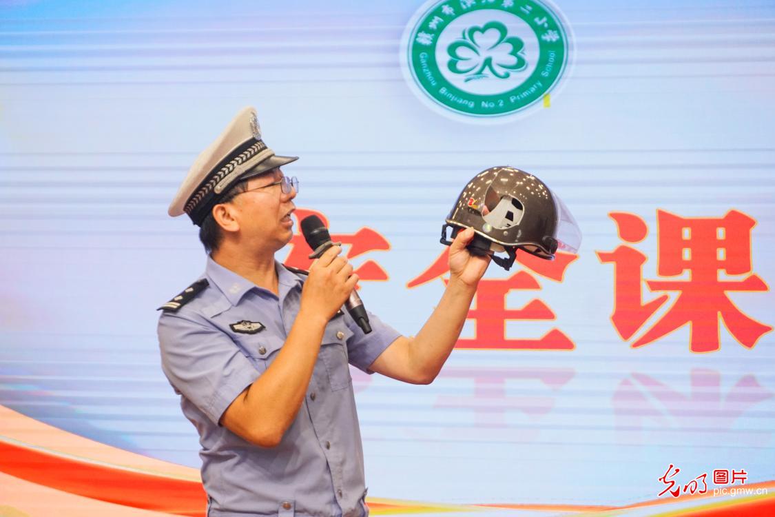 暑期将至 各地织密安全防护网