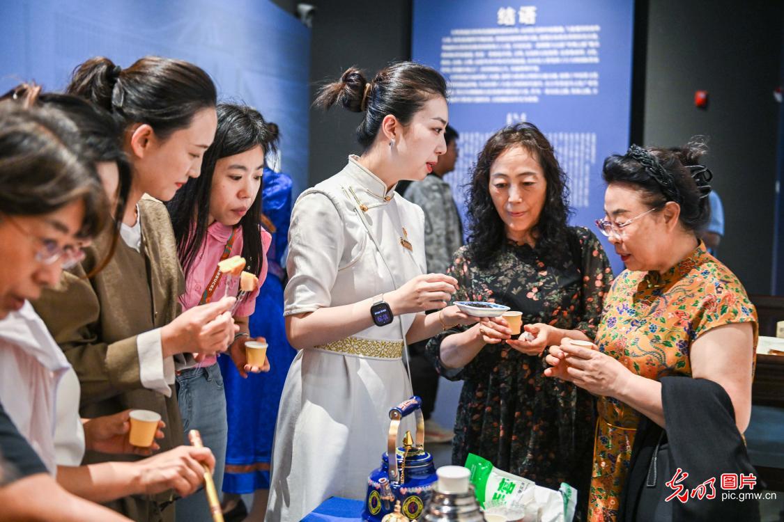 “世纪动脉——万里茶道（内蒙古段）文物精品展”开幕