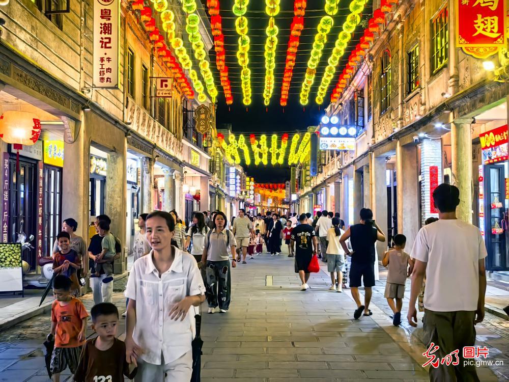缤纷夏夜释放消费活力