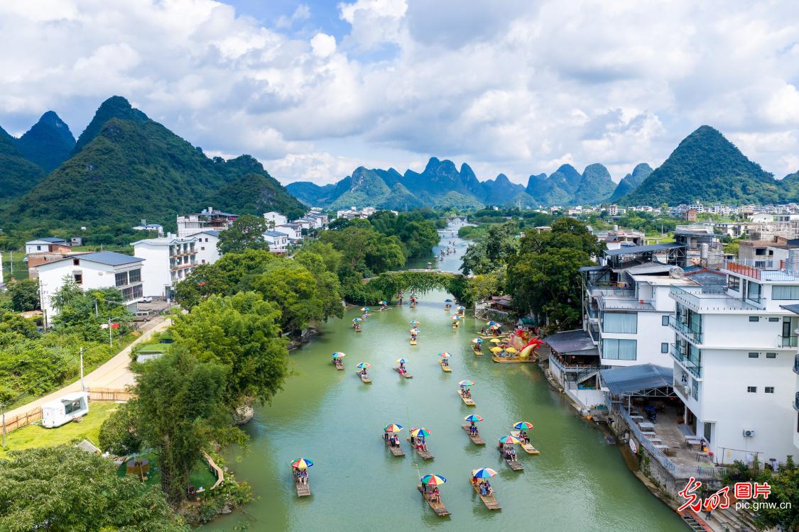 泛舟遇龙河赏美景纳清凉