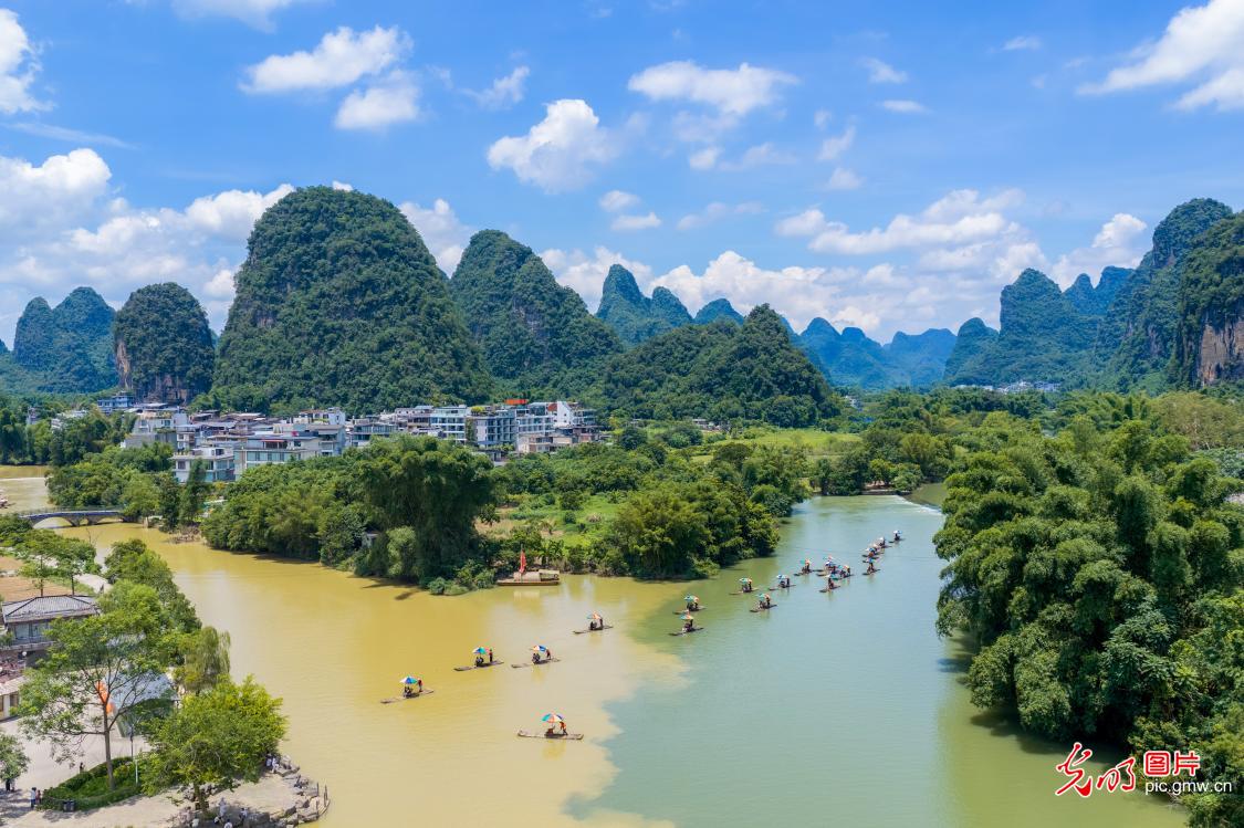 泛舟遇龙河赏美景纳清凉