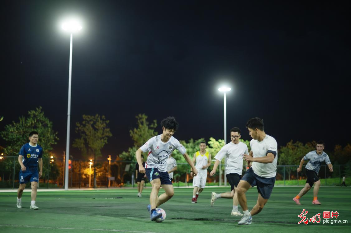 夏日健身 “凉”点纷呈 夏日健身 “凉”点纷呈