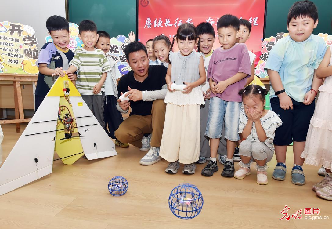科普月里探新知 点亮少年科技梦 科普月里探新知 点亮少年科技梦