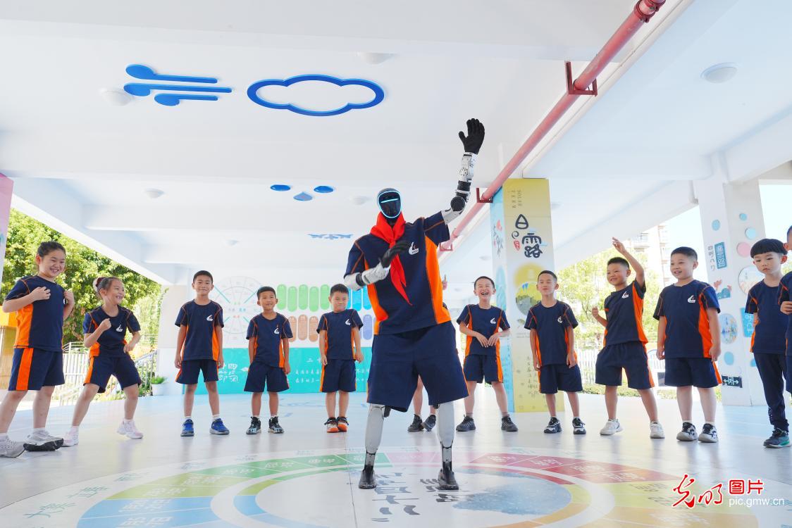 科普月里探新知 点亮少年科技梦 科普月里探新知 点亮少年科技梦