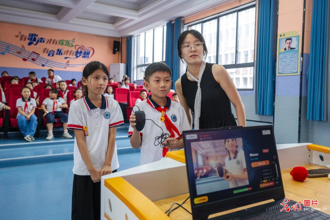 科普月里探新知 点亮少年科技梦 科普月里探新知 点亮少年科技梦