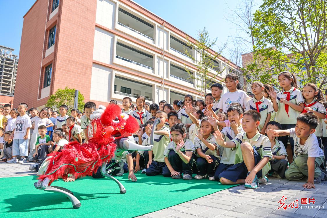 科普月里探新知 点亮少年科技梦 科普月里探新知 点亮少年科技梦