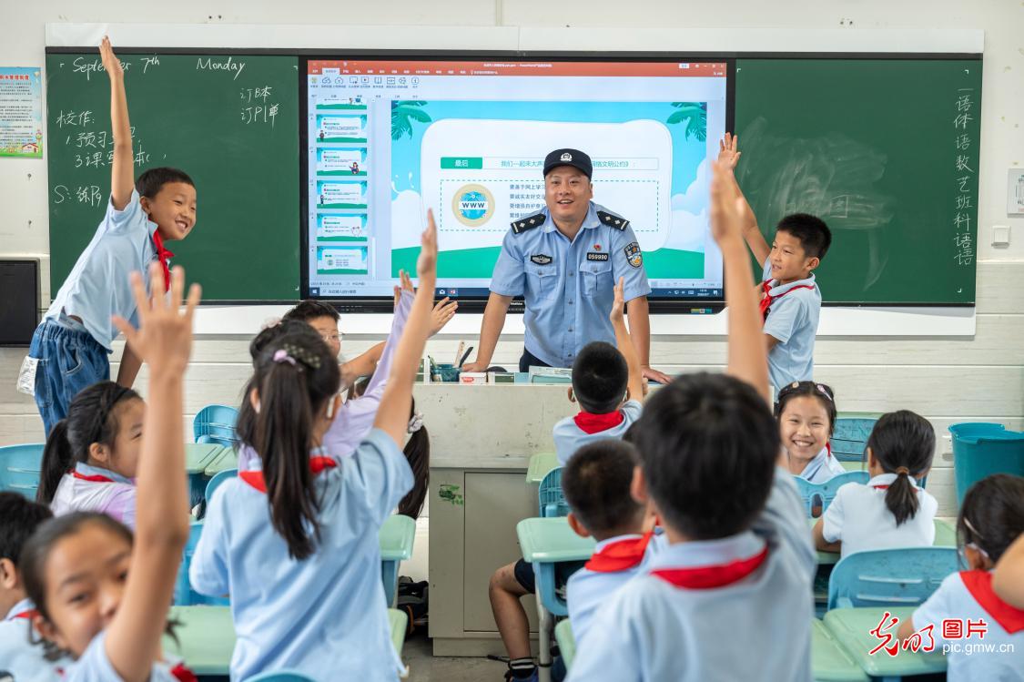 普及网络安全知识 共筑清朗网络空间 普及网络安全知识 共筑清朗网络空间