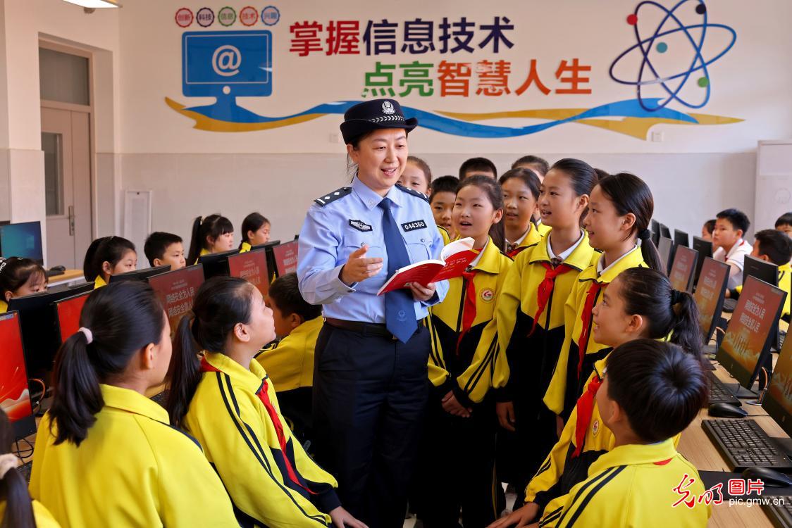 普及网络安全知识 共筑清朗网络空间 普及网络安全知识 共筑清朗网络空间