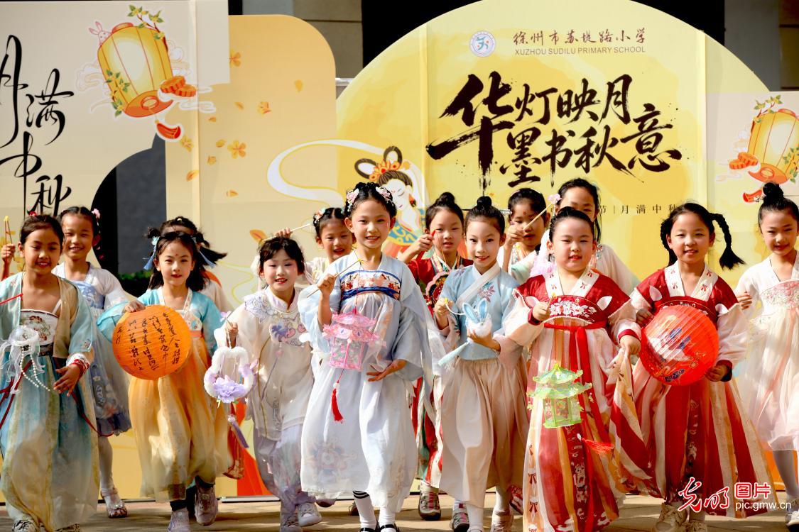 中秋佳节将至 各地多彩活动庆团圆 中秋佳节将至 各地多彩活动庆团圆