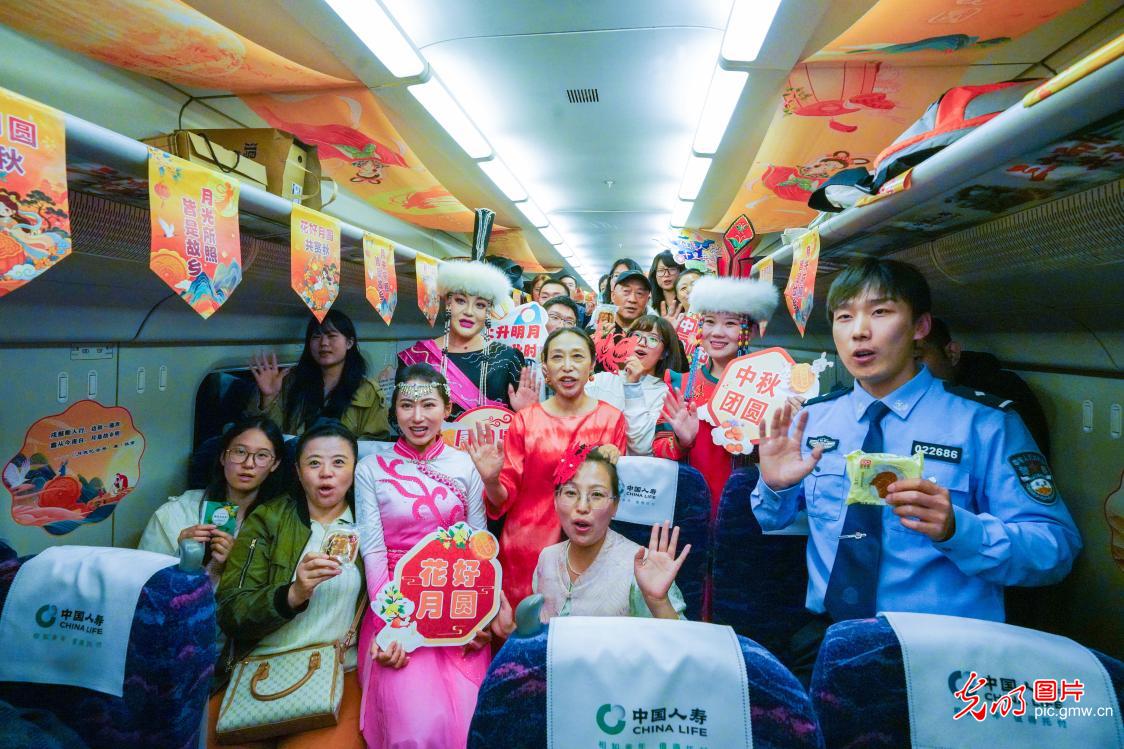 中秋佳节将至 各地多彩活动庆团圆 中秋佳节将至 各地多彩活动庆团圆