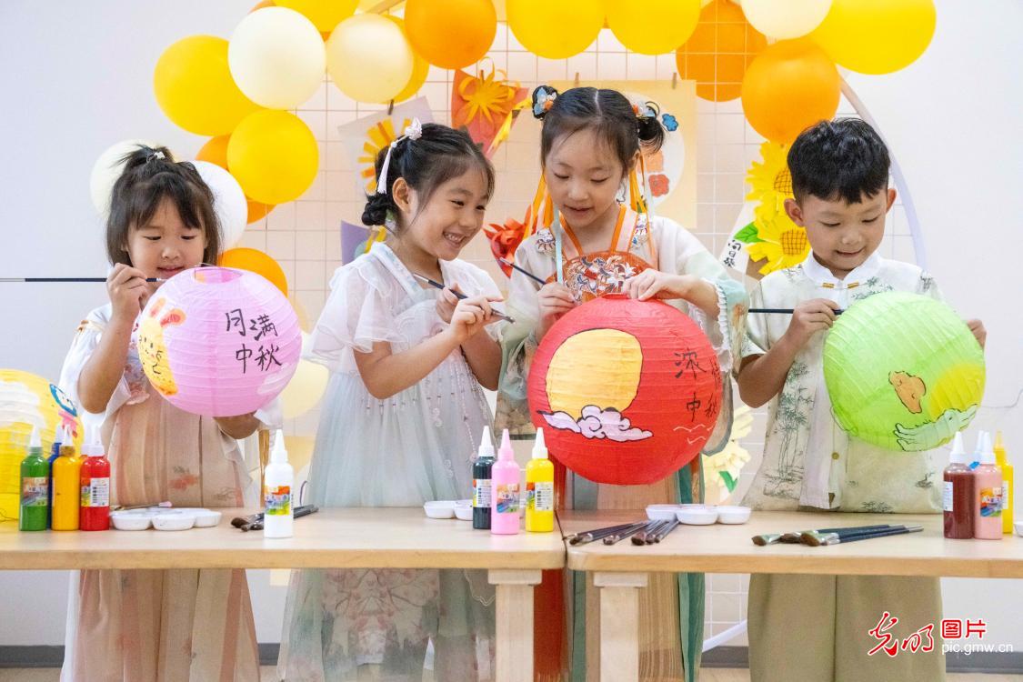 中秋佳节将至 各地多彩活动庆团圆 中秋佳节将至 各地多彩活动庆团圆