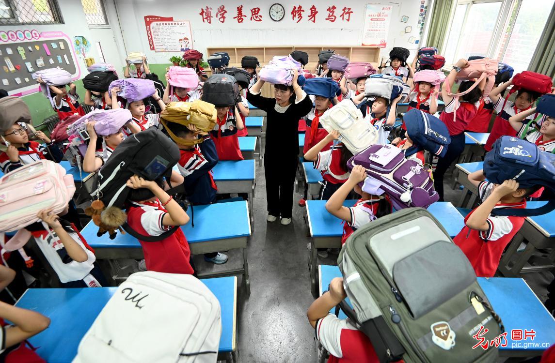 防灾知识进校园 安全防线筑心间